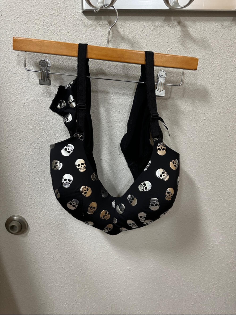 torrid 42dd Black Bra with Metallic Skull Print
